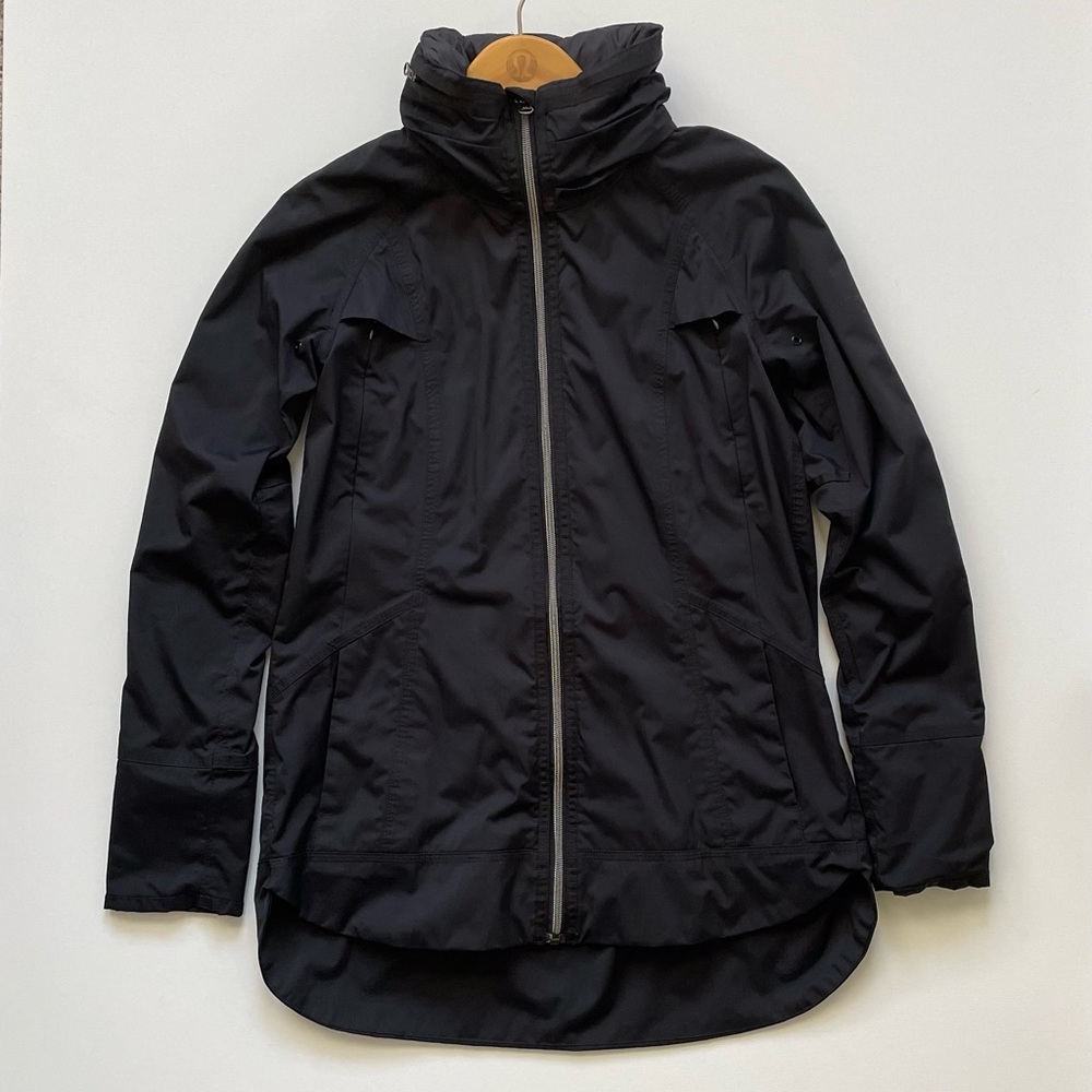 Lululemon Women’s Black Jacket, Lined, RETIRED 2013, size 4